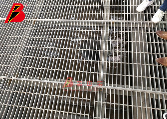 jakość 1,0 m min Linia produkcyjna do malowania natryskowego z systemem filtrów rotacji wody fabryka